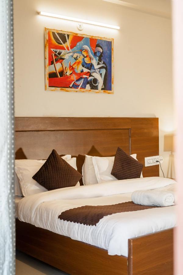 The Lodgers 2 Bhk Serviced Apartment Infront Of Artemis Hospital גורגאון מראה חיצוני תמונה
