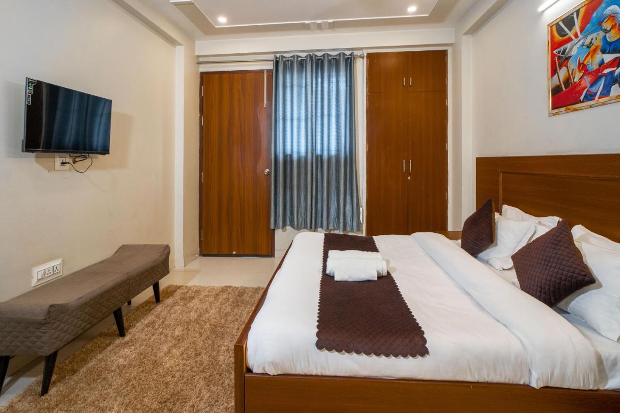 The Lodgers 2 Bhk Serviced Apartment Infront Of Artemis Hospital גורגאון מראה חיצוני תמונה